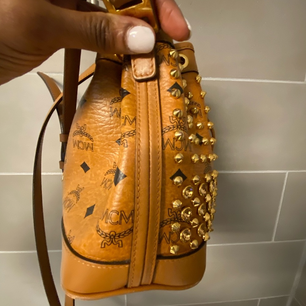 💚🔥 MCM Bucket Bag w/Studs 💫 - Picture 3 of 12